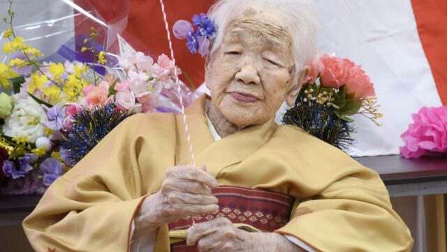 La nipona Kane Tanaka cumple 117 años y revalida récord de la mujer más longeva
