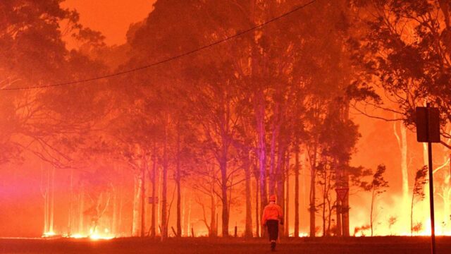 Éxodo masivo por amenaza de un recrudecimiento de incendios en Australia