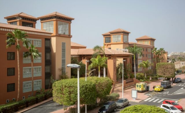 Cientos de turistas confinados en un hotel por dos casos de coronavirus en Tenerife