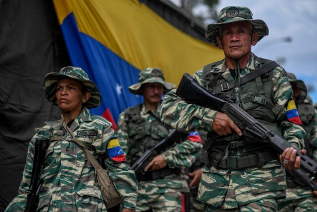 Milicia realizó ejercicios militares en las calles de San Bernardino este sábado