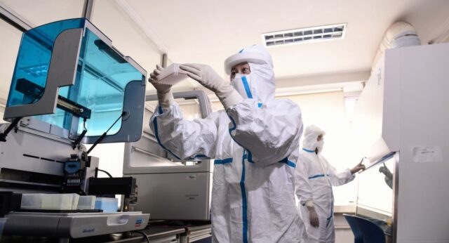 Comienza la misión conjunta de China y la OMS para contener la epidemia del coronavirus