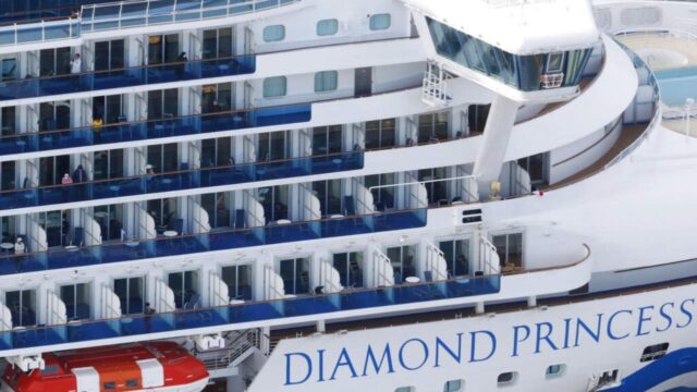 Detectaron 70 casos más de coronavirus en crucero en cuarentena en Japón