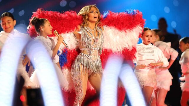 Bandera de JLo en el Super Bowl causa controversia