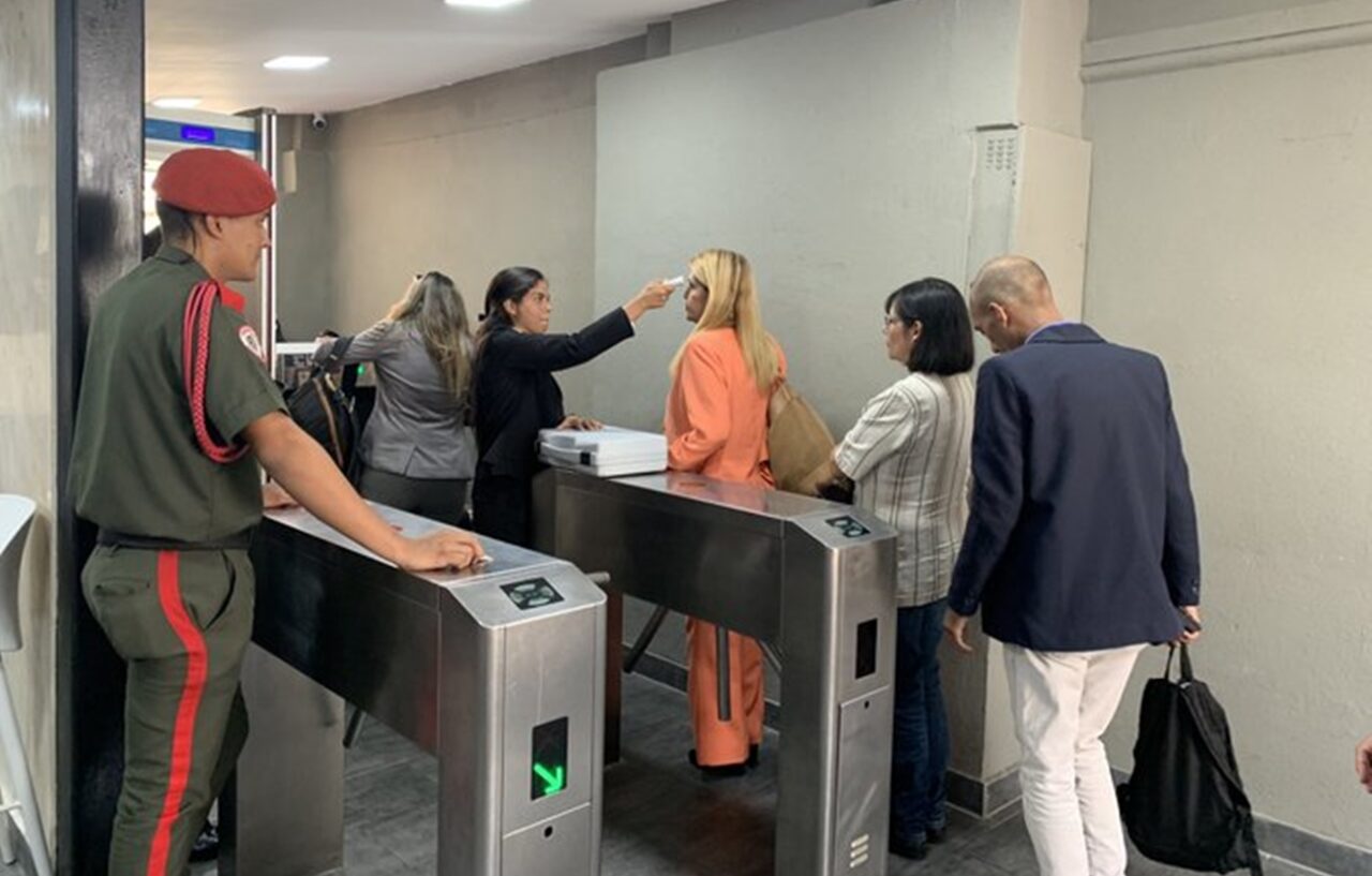 Periodistas control de coronavirus VTV