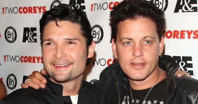 Corey Feldman asegura que Charlie Sheen violó a Corey Haim en un rodaje