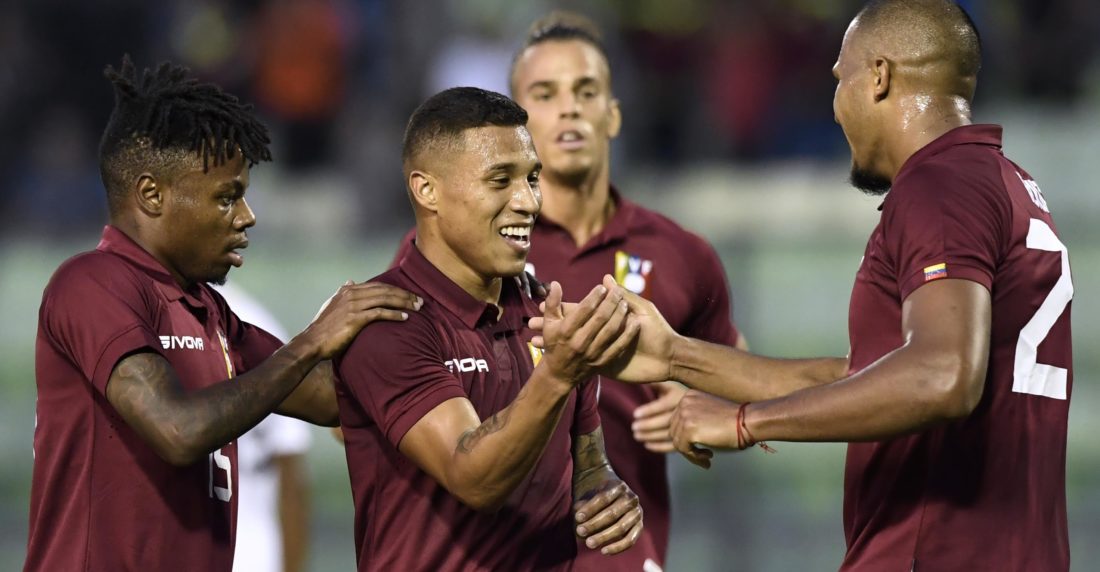 Vinotinto-cortesía