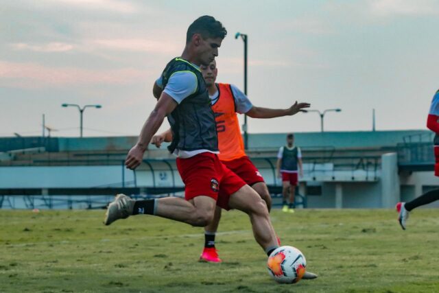Caracas FC busca frenar juego aéreo de Libertad