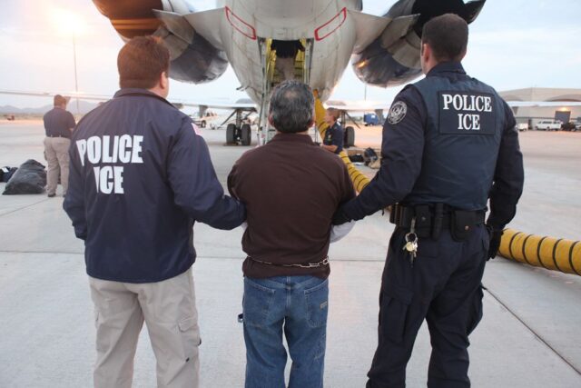 EE UU deportó a 119 cubanos en un solo vuelo a La Habana