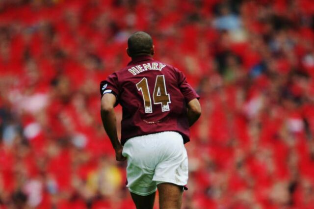 Subastaron por 16.000 libras una camiseta del Arsenal de Thierry Henry