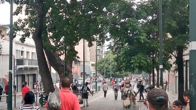 Endurecer la cuarentena, cada vez más inviable para los venezolanos
