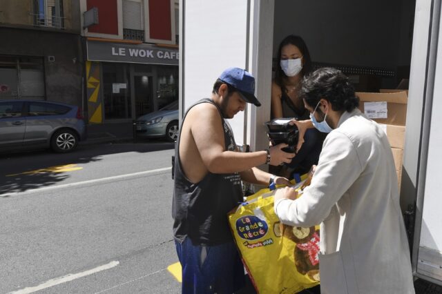 Migrantes latinoamericanos pasan hambre en Francia