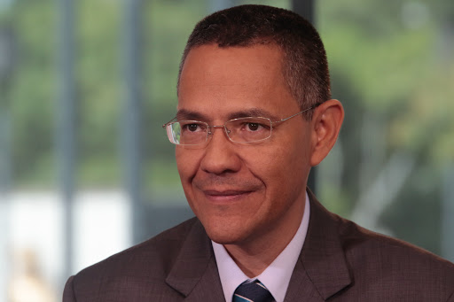 Ernesto Villegas: "Cierre de Directv es peligroso para la industria cultural porque la gente podría optar por leer libros"