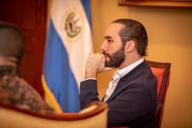 Bukele libera fondos de alcaldías salvadoreñas para atender efectos de Eta