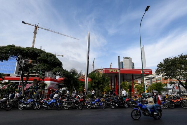 Aseguran que el régimen evalúa fijar el precio de la gasolina en 0,50 centavos de dólar