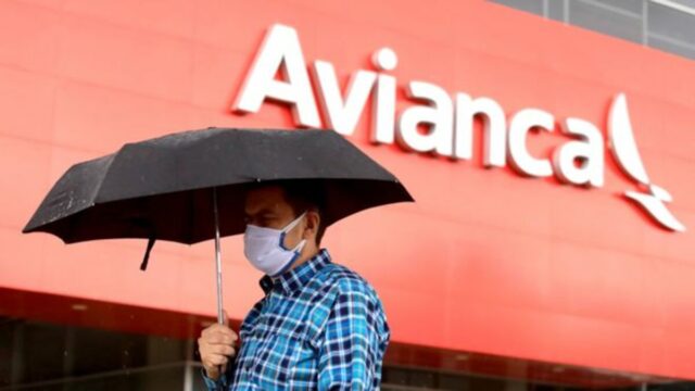 Avianca: cómo la pandemia de coronavirus llevó a la bancarrota a la "aerolínea de bandera" de Colombia y la más antigua de América Latina