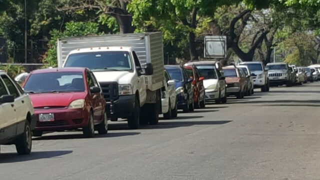 Continúan las protestas en Maracay por la escasez de gasolina