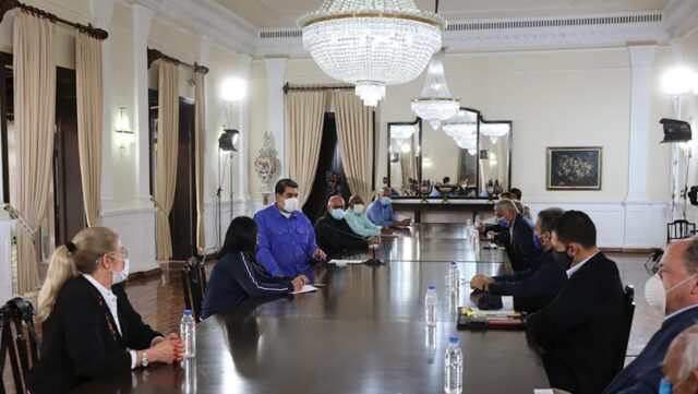 Maduro se reunió con la minoría opositora para discutir sobre las elecciones parlamentarias