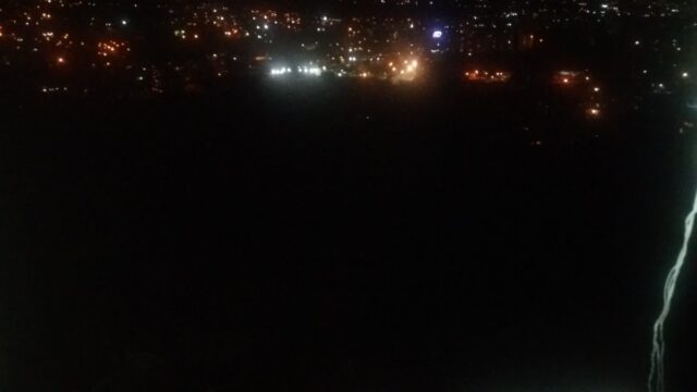 Varias zonas de Caracas permanecen sin luz