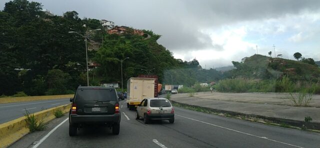 Puntos de control de la GNB generan largas colas para ingresar a Caracas
