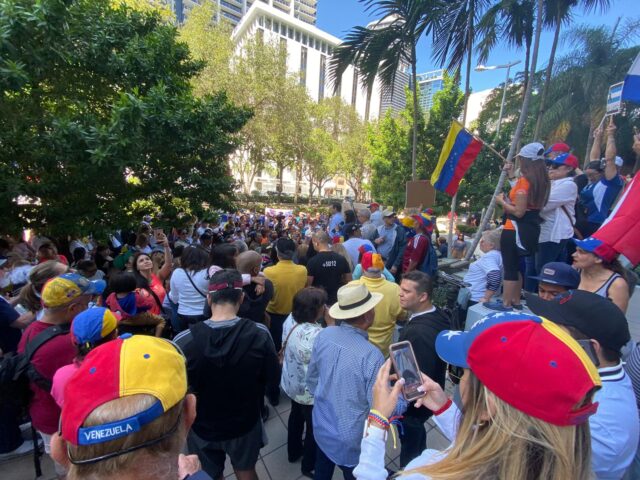Venezolanos en Florida piden a Trump más presión para la salida de Maduro