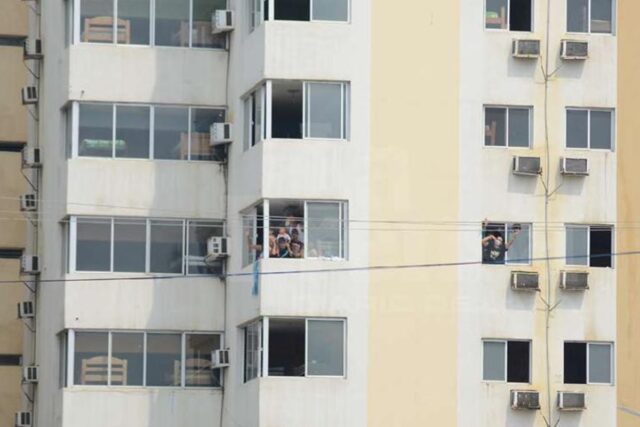 "¡Abran la puerta!": los gritos desesperados de los venezolanos aislados en la Villa Bolivariana de Barquisimeto