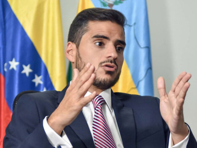 El régimen allanó la vivienda de la madre del diputado Armando Armas