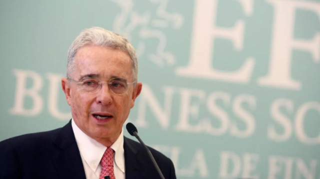 Álvaro Uribe plantea una coalición democrática para elecciones de 2026