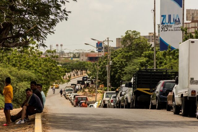 150 horas y contando: la espera de los zulianos para surtir gasolina