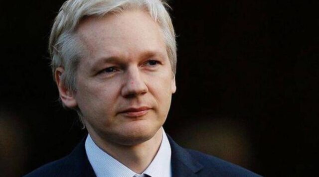 Periodistas y abogados demandan a la CIA por espiarlos durante las visitas a Julian Assange