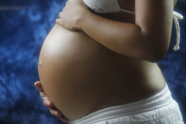 Hombre le abrió el estómago a embarazada para conocer sexo del bebé