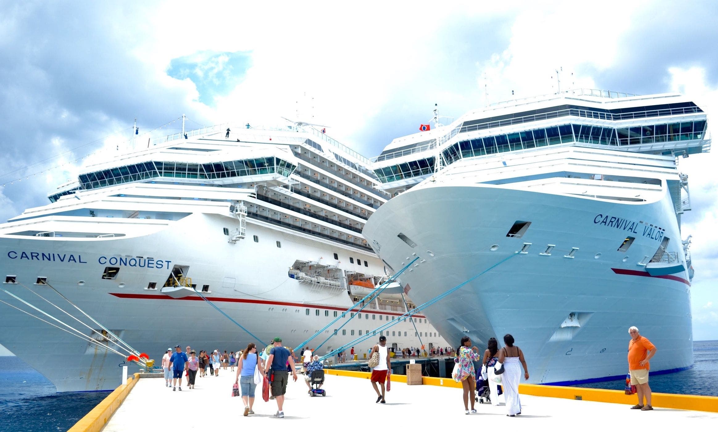 Estados Unidos deporta a 27 empleados de cruceros por vínculos con pornografía infantil