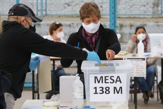 Chile alcanzó 502.063 contagios e insiste en medidas para votar en plebiscito