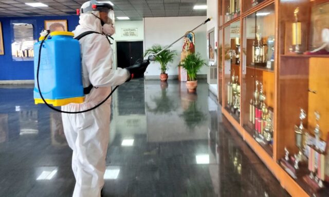 [FOTOS] Realizaron labores de desinfección en el Aeropuerto Internacional de Maiquetía