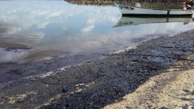 Denuncian que la refinería de Amuay utiliza la bahía como botadero de desechos tóxicos