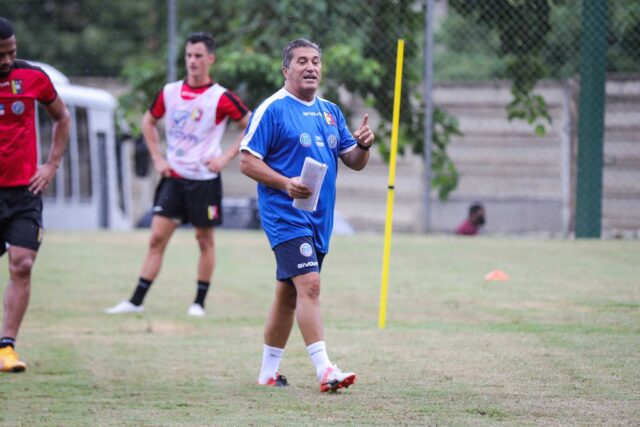 Peseiro: Este juego no es entre Carlos Queiroz y yo