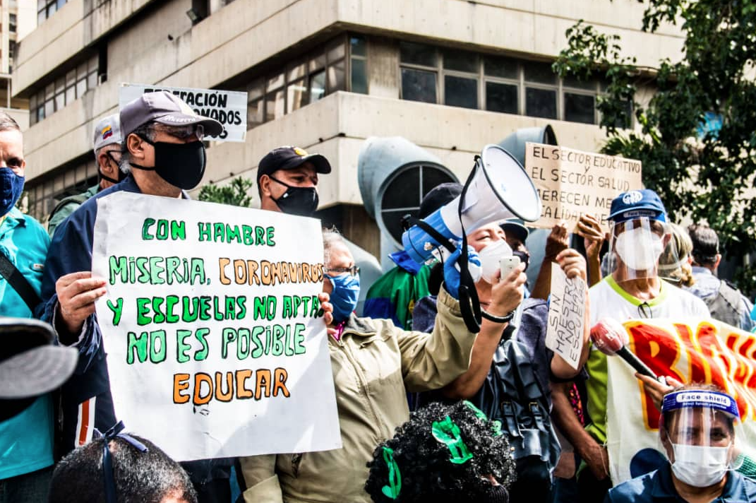 130 protestas de docentes se registraron este lunes en el país