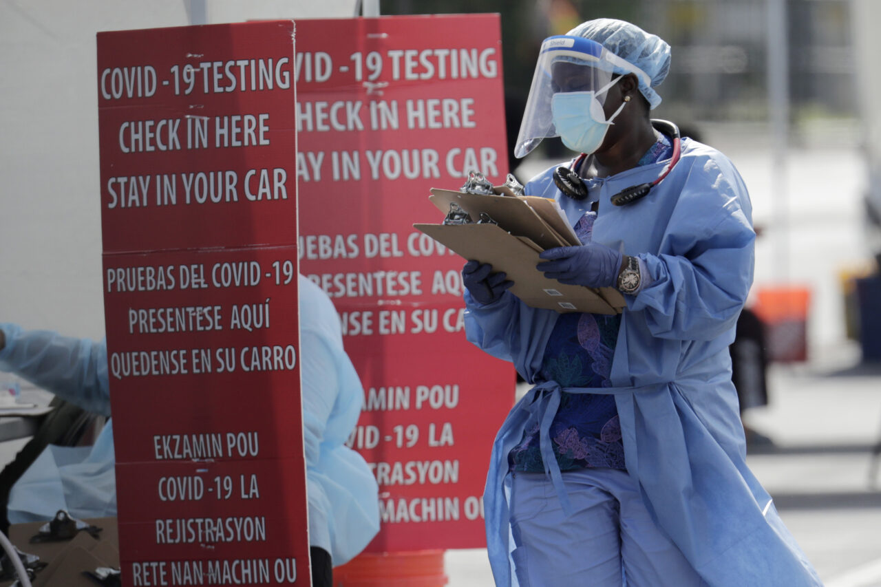 Piden declarar el estado de emergencia en Florida tras repunte de covid-19
