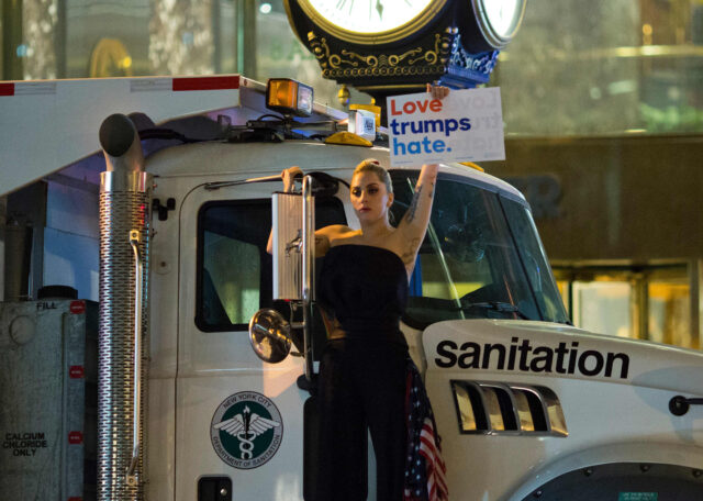 Donald Trump atacó a Lady Gaga en redes sociales por apoyar a Joe Biden