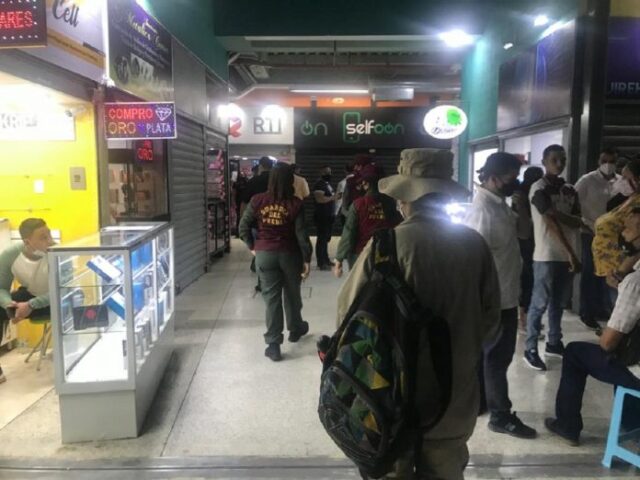 Funcionarios del Estado fiscalizaron centro comercial donde un diputado chavista amenazó con un arma a una comerciante