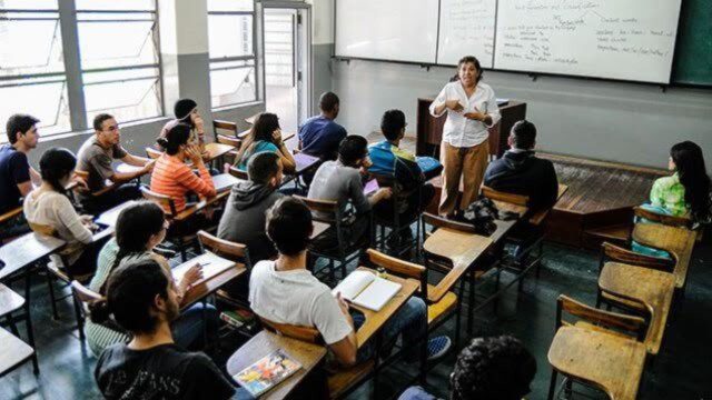 ¿Cuánto ganan los profesores universitarios en Venezuela?