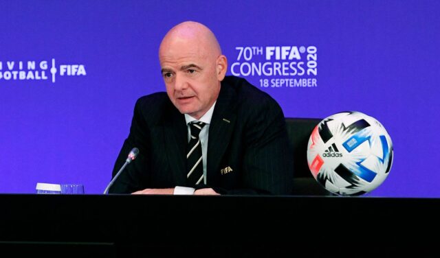 Infantino: El VAR está ayudando al fútbol, no lo está dañando