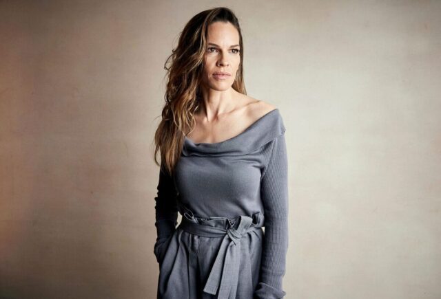 Hilary Swank y otros famosos de Hollywood hacen audiolibros para Spotify