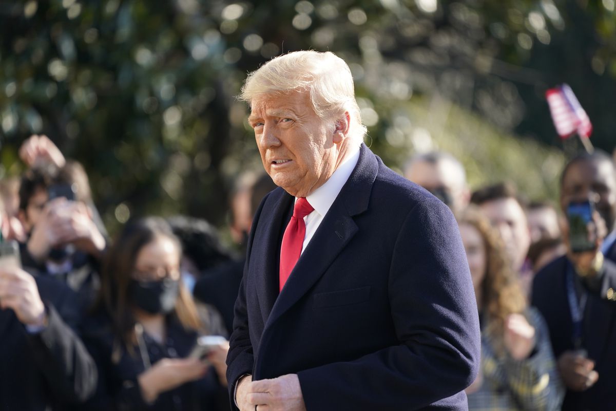 Trump demanda a Clinton por acusaciones de colusión con Rusia