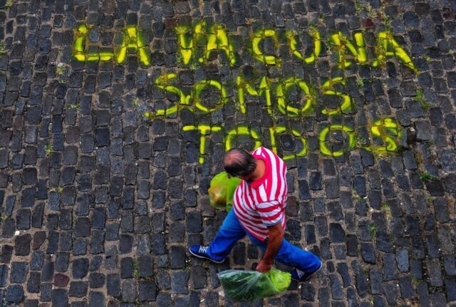 La OMS denunció la inequidad: "Los países ricos vacunan mientras los menos desarrollados esperan"