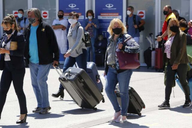 Detectaron la variante de Reino Unido en una persona que llegó a Argentina