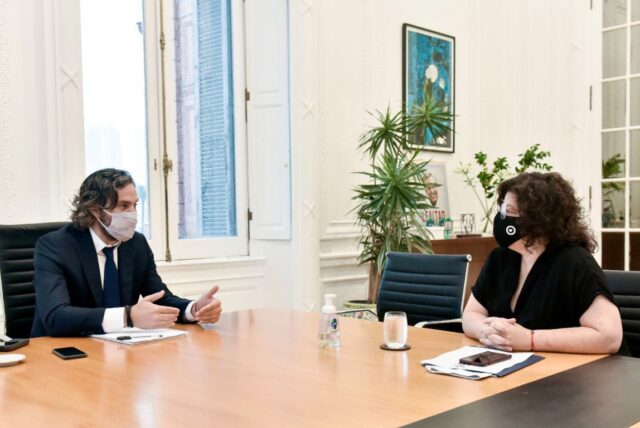 Vacunación VIP en Argentina: el gobierno decidió darles la segunda dosis a quienes recibieron la primera en violación del cronograma oficial