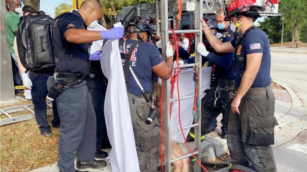 Mujer rescatada en una alcantarilla en Florida