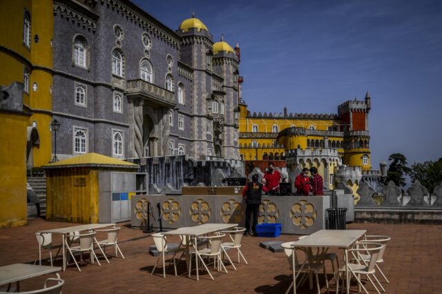 Portugal reabre museos, terrazas y escuelas tras dos meses de cierre por la pandemia