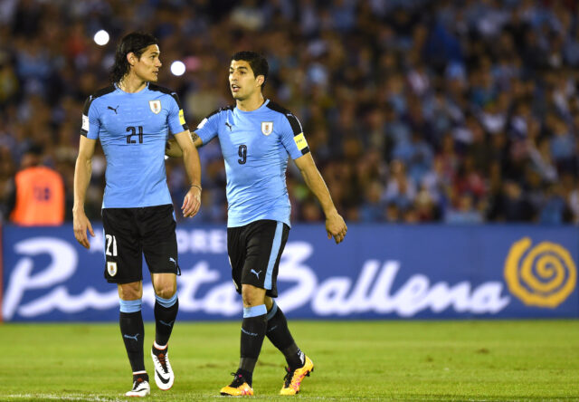 Cavani arribó a Montevideo junto a Suárez, quien ya se encuentra entrenando