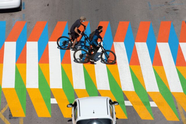 Carlos Cruz-Diez le pone color a las calles de las Islas Baleares
